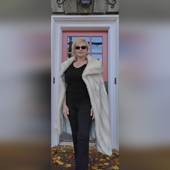 Silver Sable Mink Fur Cape Coat - Picture 11 of 11